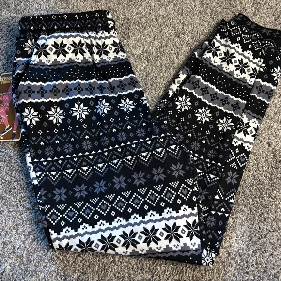 Fleece lined black/white leggings NWT - Picture 3 of 4